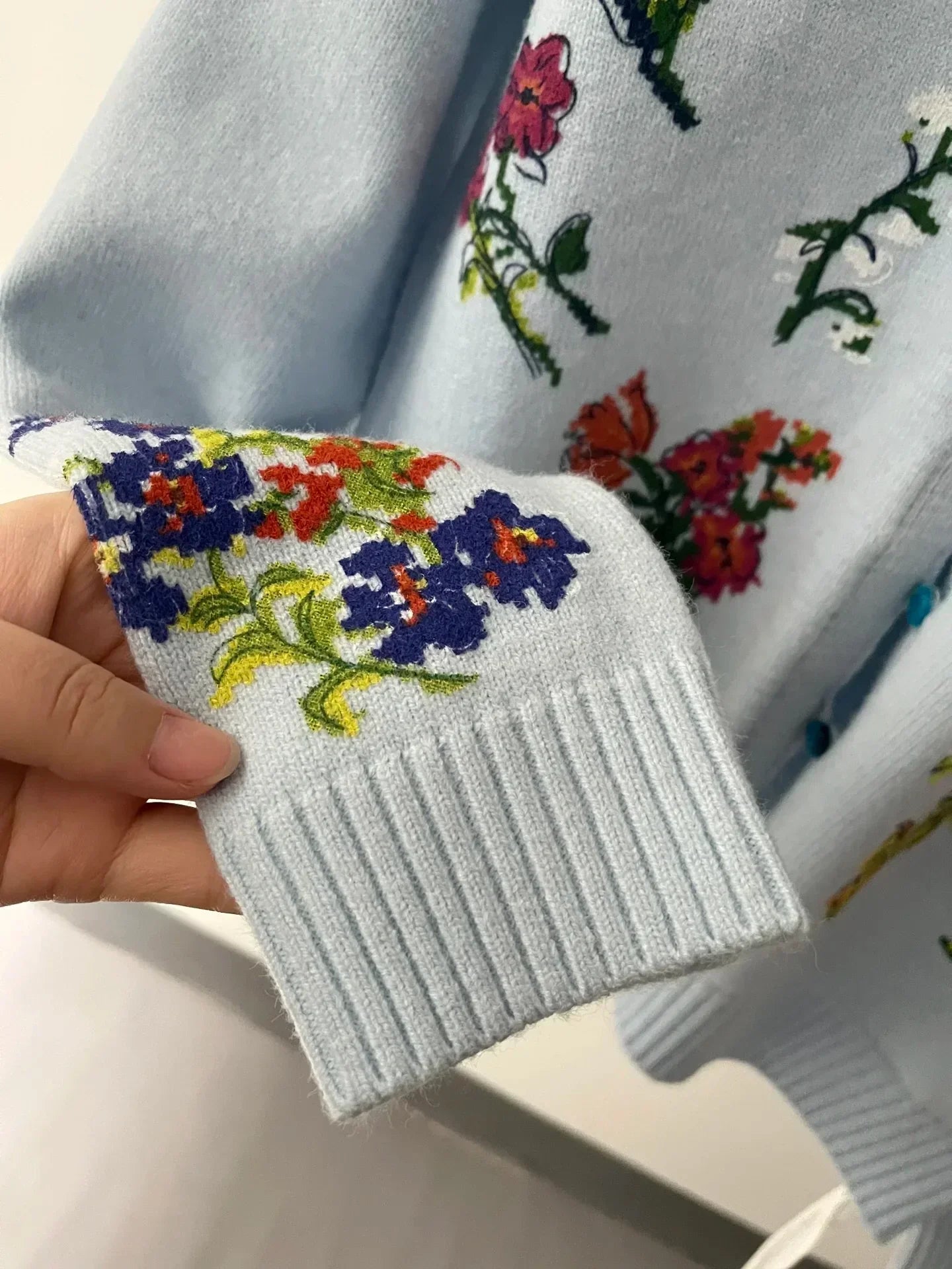 Sahara™ | Elegantní vesta s květinami