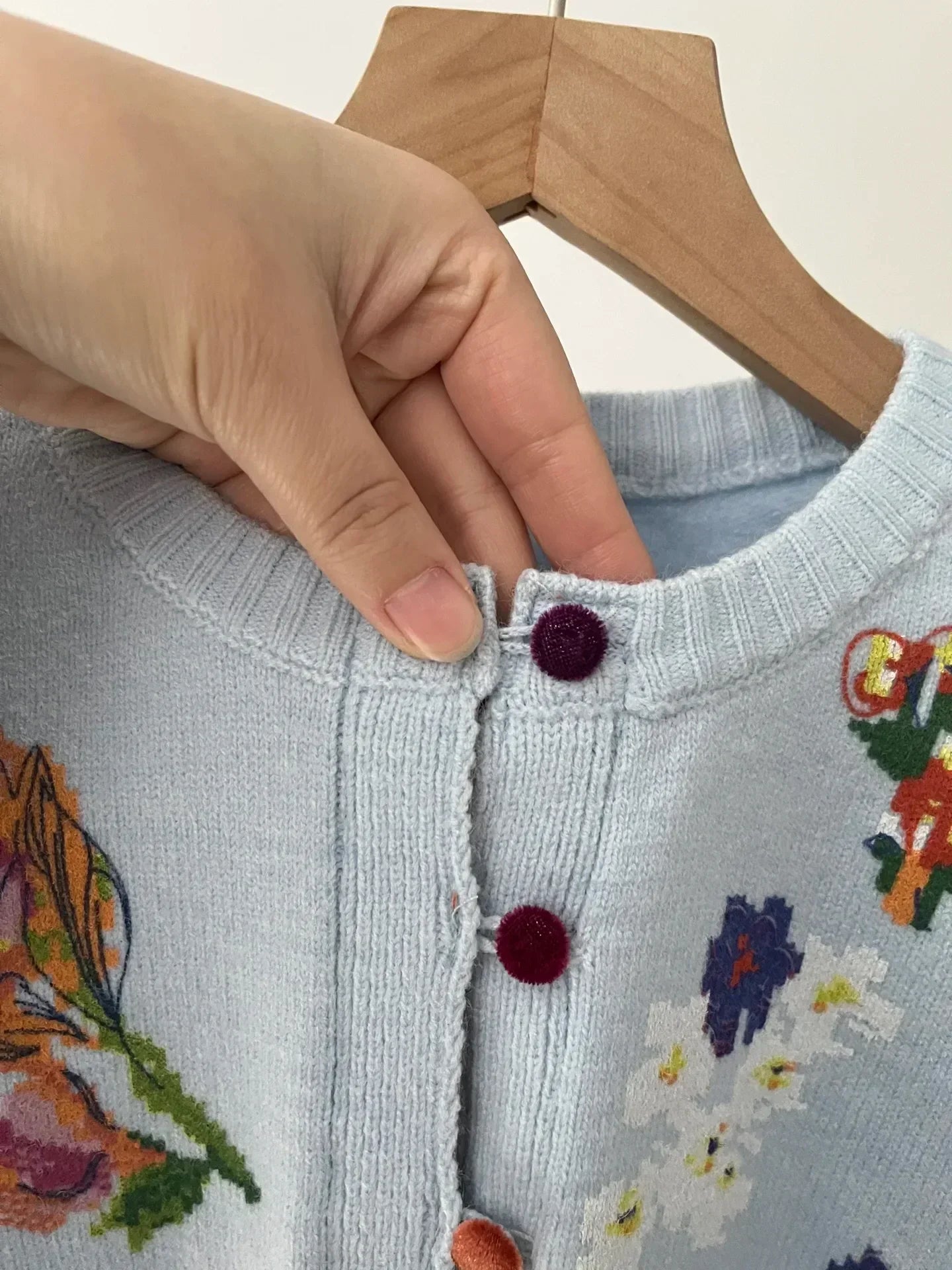 Sahara™ | Elegantní vesta s květinami